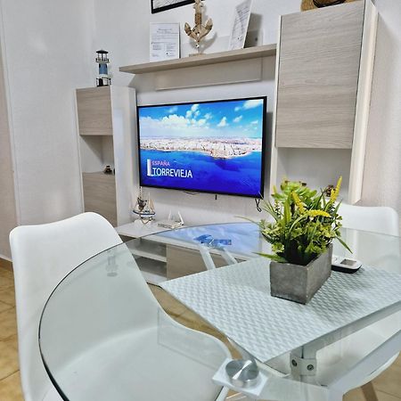 La Casa De Veronica - Serene Apartment With Shared Pool, Steps From The Beach Torrevieja Exterior photo