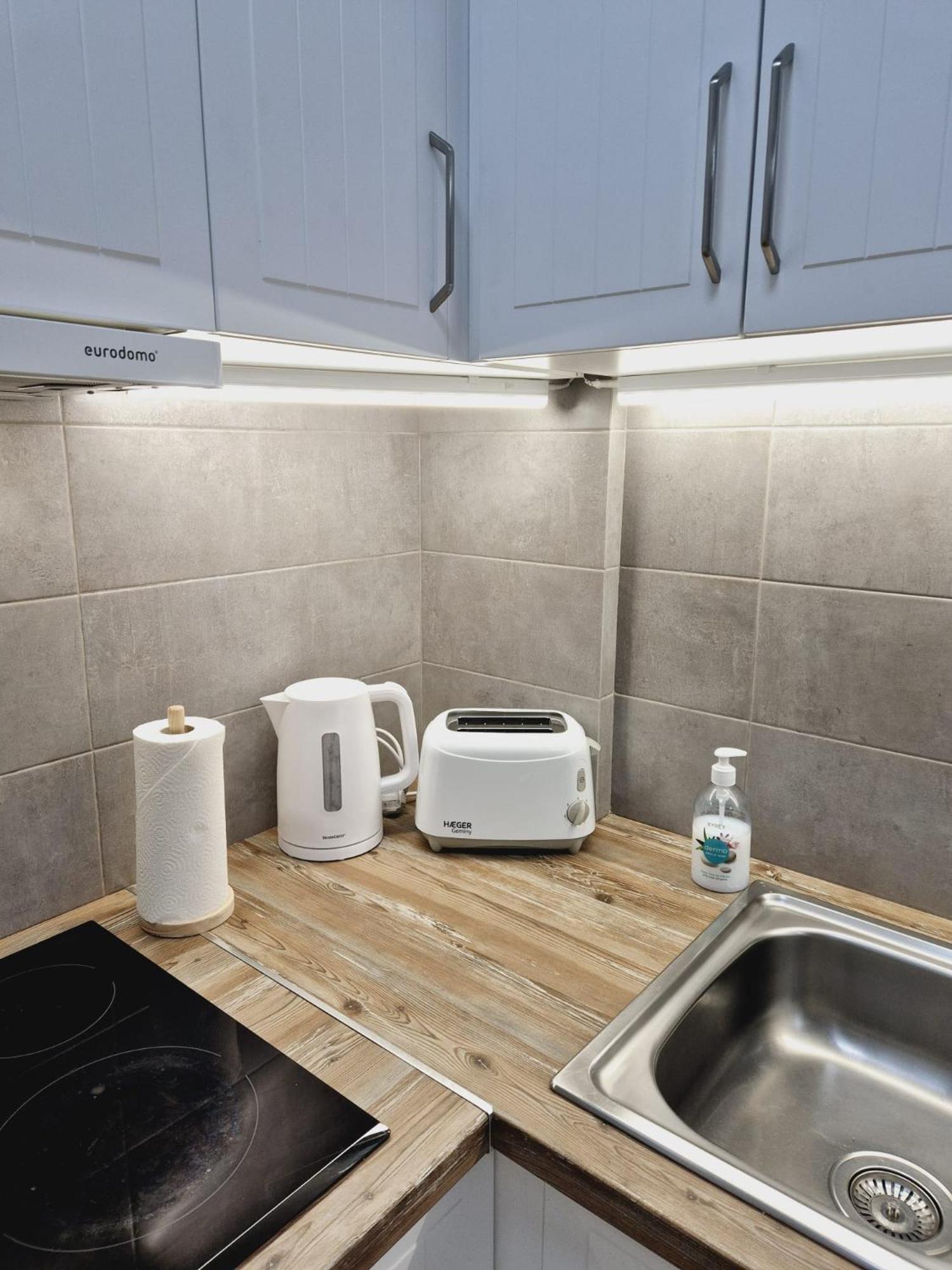 La Casa De Veronica - Serene Apartment With Shared Pool, Steps From The Beach Torrevieja Exterior photo