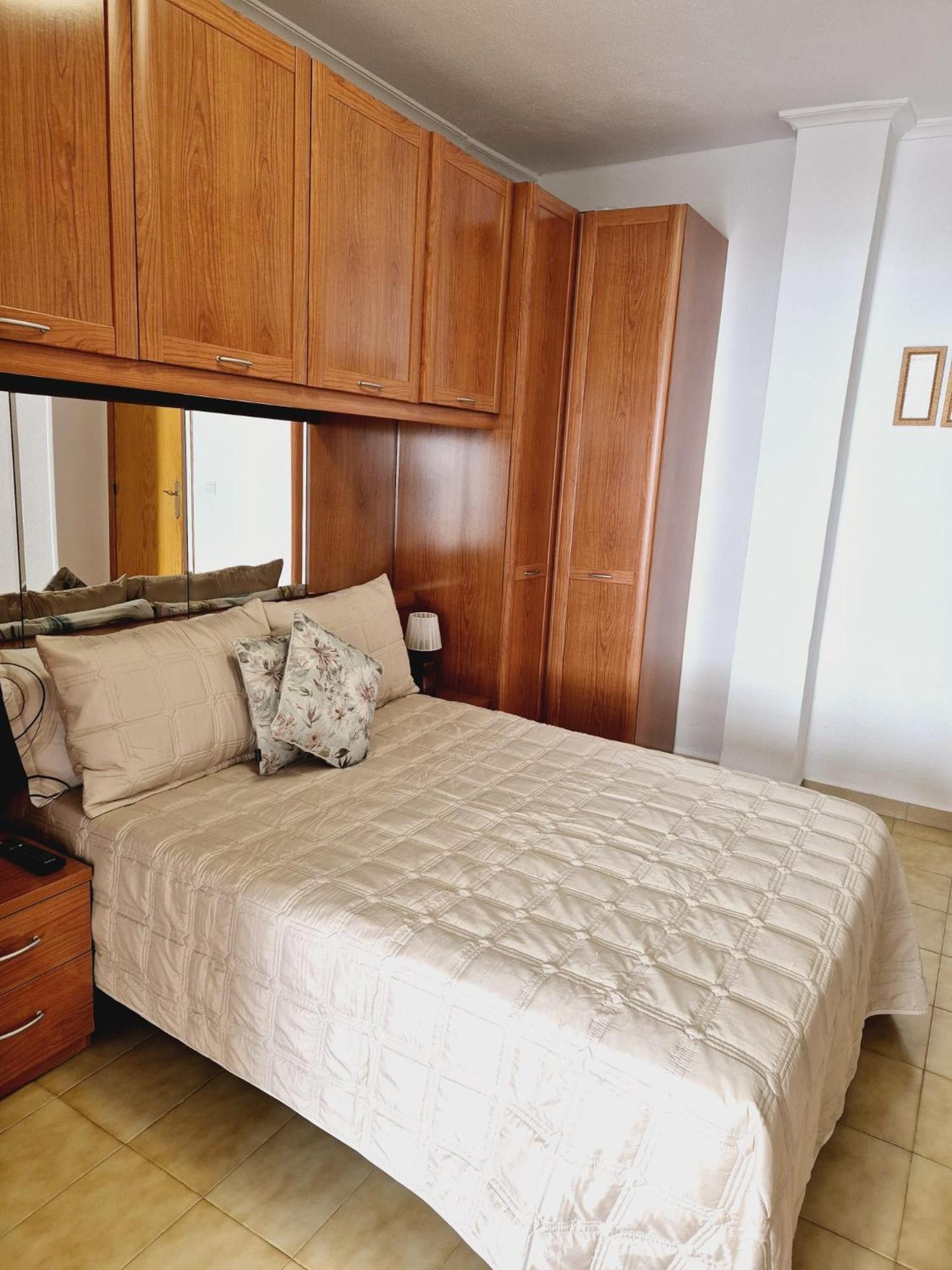 La Casa De Veronica - Serene Apartment With Shared Pool, Steps From The Beach Torrevieja Exterior photo