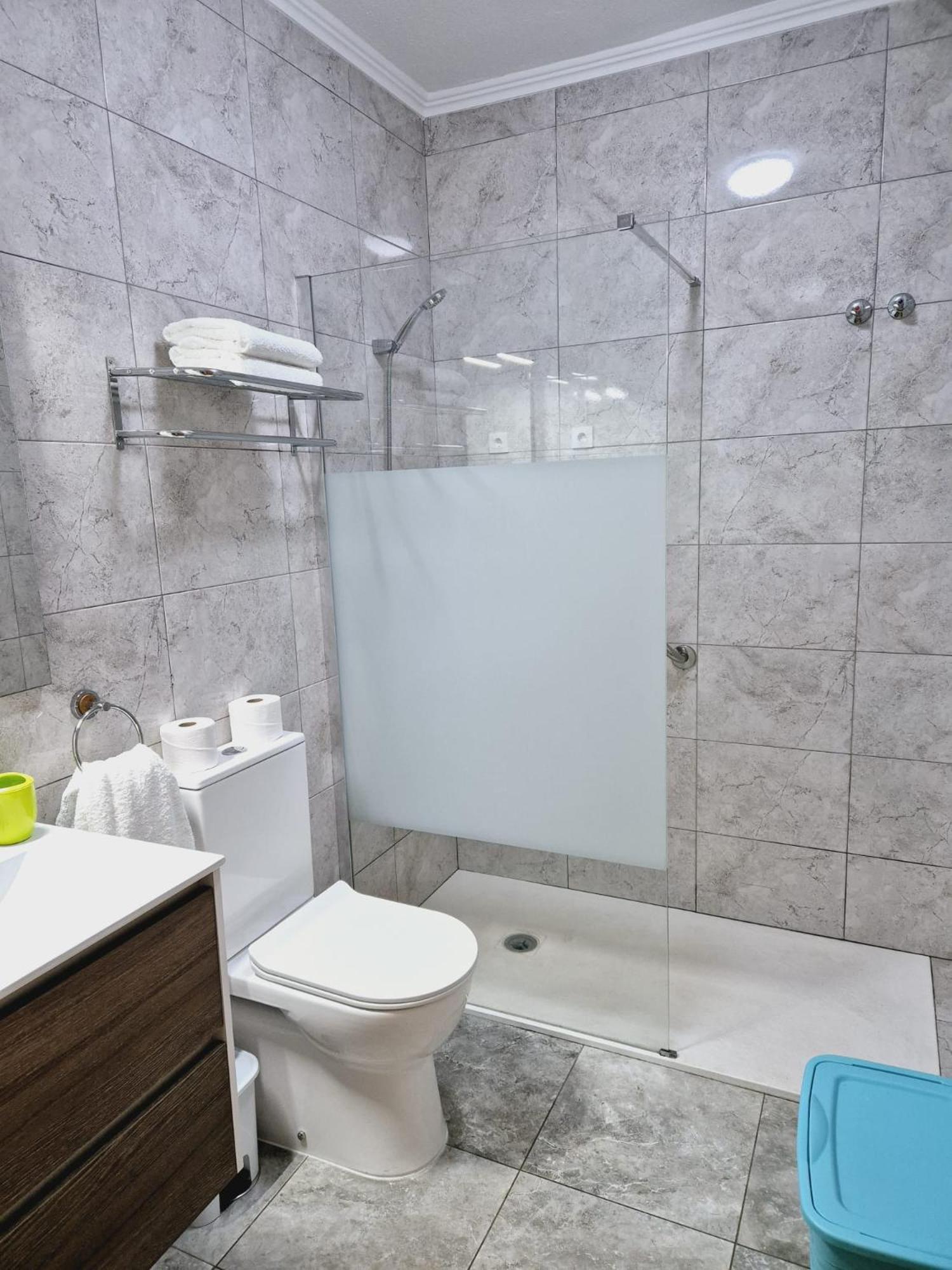 La Casa De Veronica - Serene Apartment With Shared Pool, Steps From The Beach Torrevieja Exterior photo