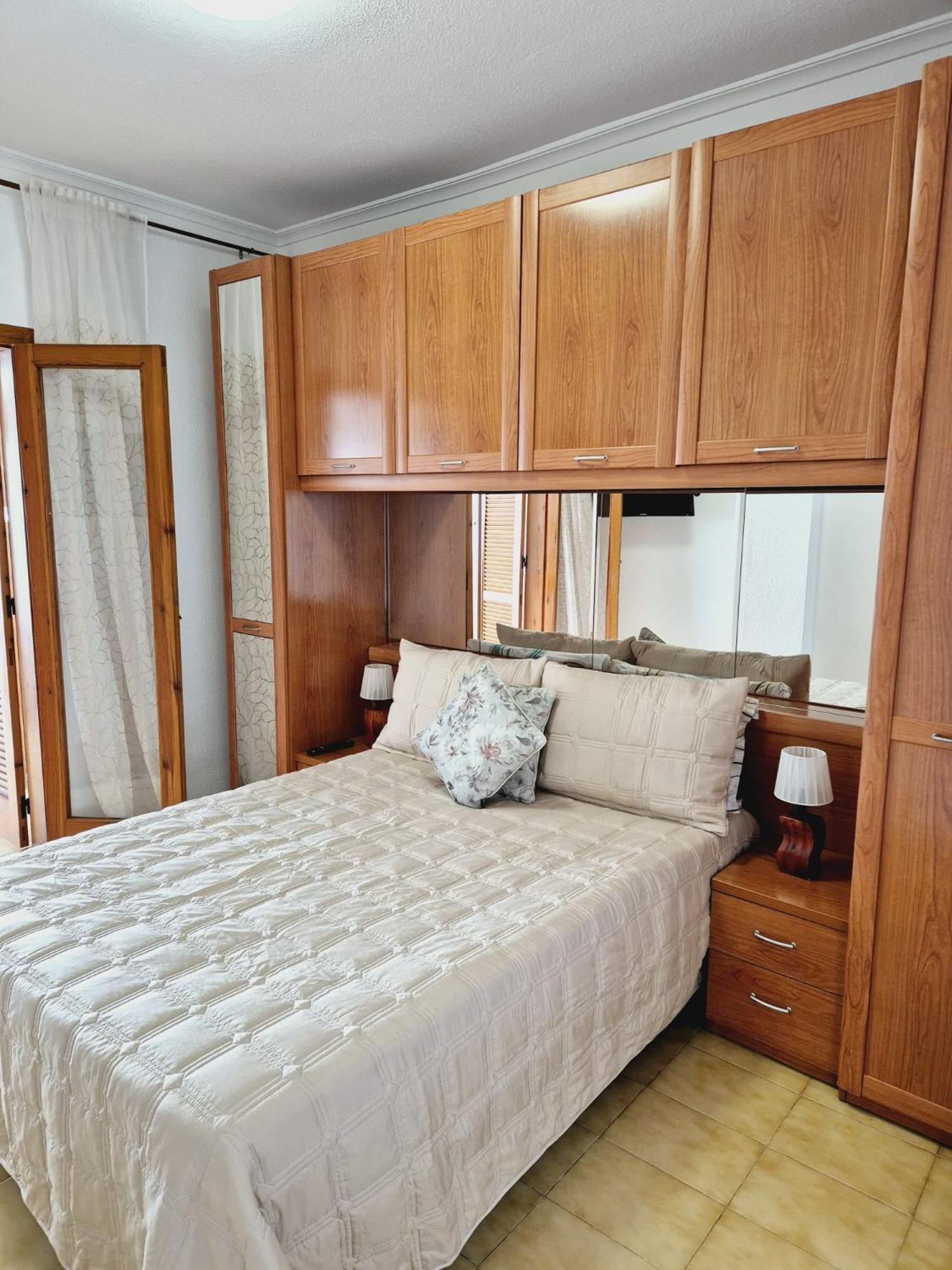 La Casa De Veronica - Serene Apartment With Shared Pool, Steps From The Beach Torrevieja Exterior photo