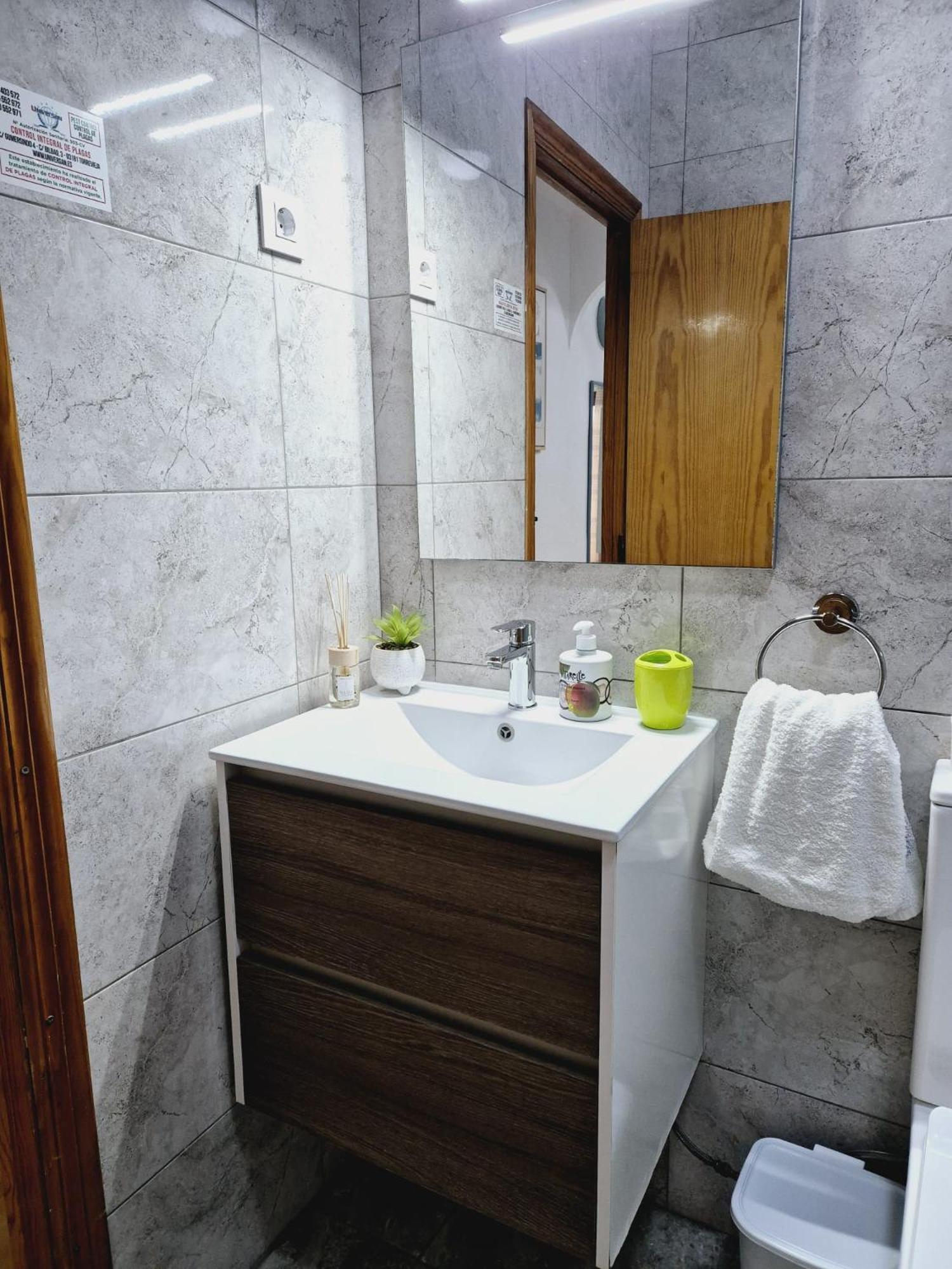 La Casa De Veronica - Serene Apartment With Shared Pool, Steps From The Beach Torrevieja Exterior photo