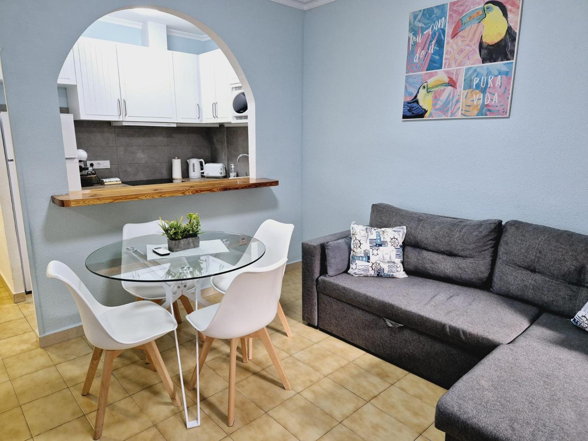 La Casa De Veronica - Serene Apartment With Shared Pool, Steps From The Beach Torrevieja Exterior photo