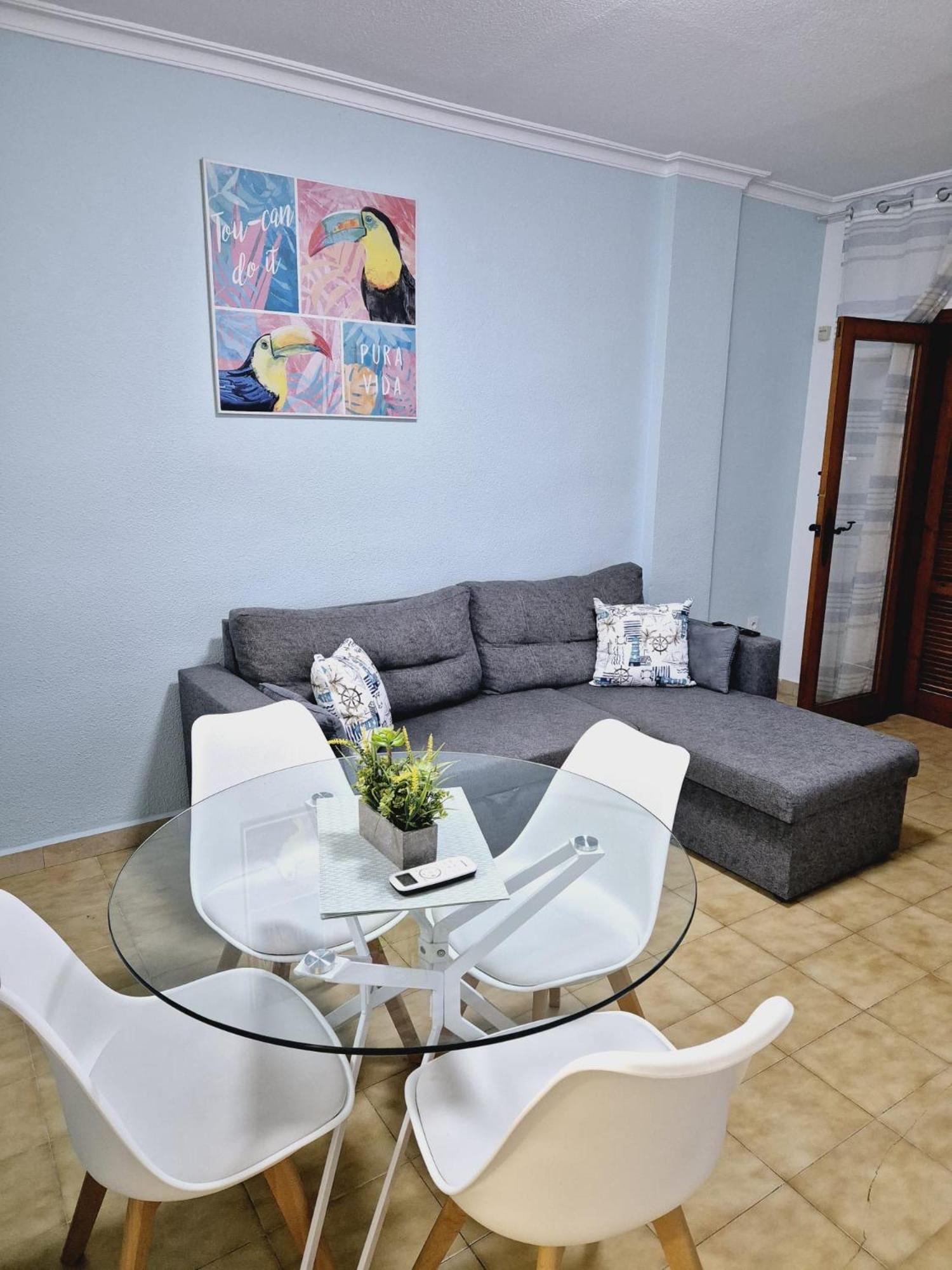 La Casa De Veronica - Serene Apartment With Shared Pool, Steps From The Beach Torrevieja Exterior photo